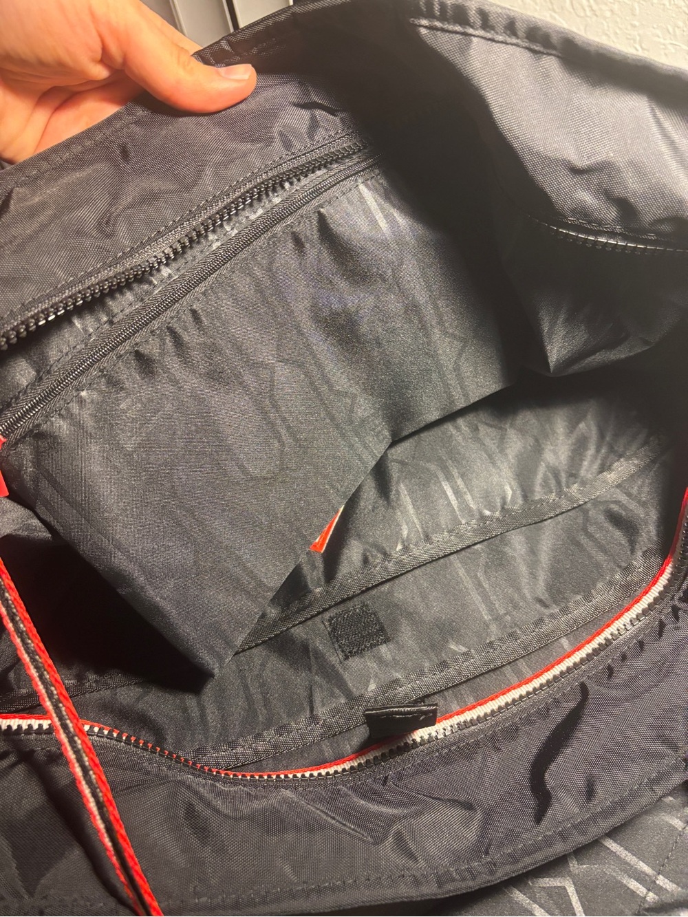 NWT Hunter Getaway Black Large Tote with Red & White Trim - Picture 12 of 15